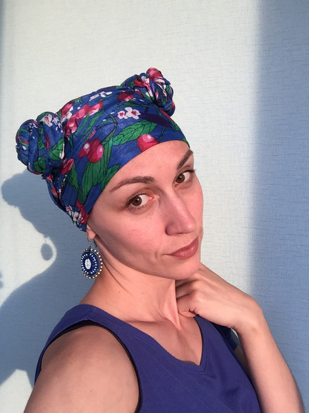 Как красиво завязать платок на голове лысой женщине после химиотерапии