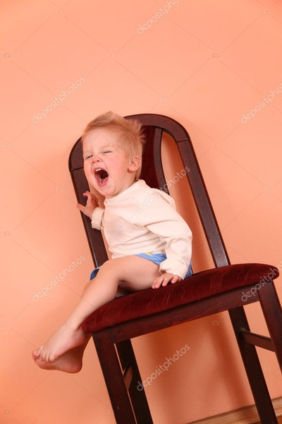 Ребенок упал со стула лбом